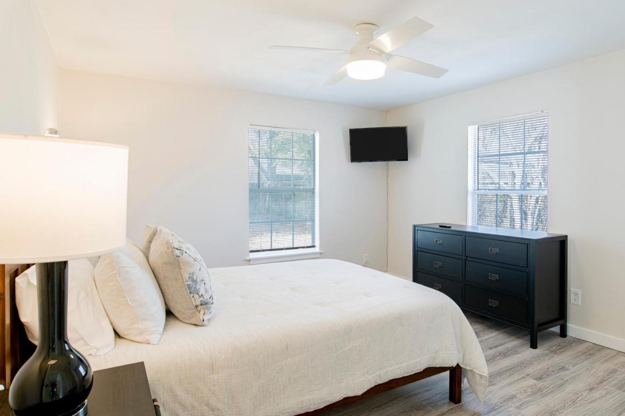 House In Mobile Newly Renovated! Quiet & Centrally Located! Buitenkant foto